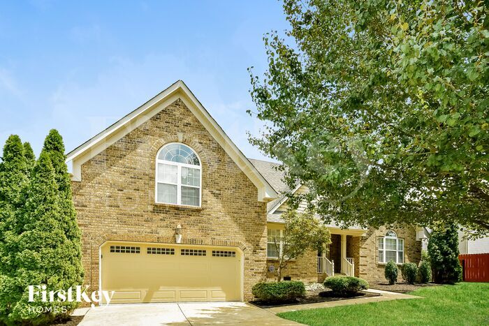 Building Photo - 554 Summit Way