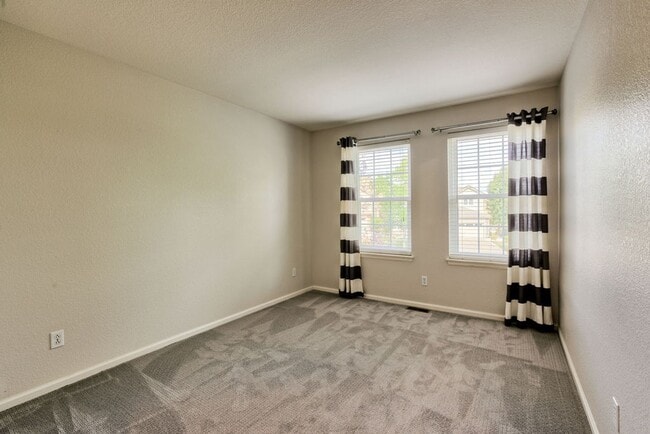 Building Photo - Absolutely Stunning 4 Bedroom Home in Mariana Butte