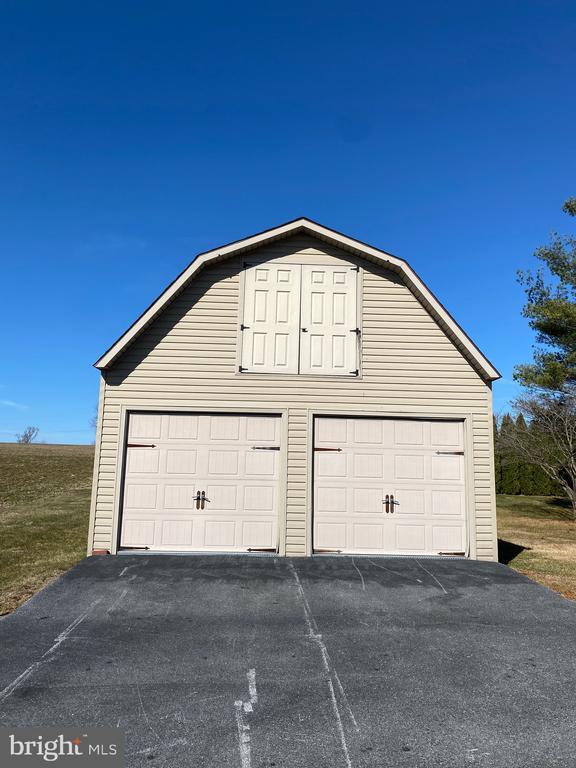 Building Photo - 11 Creeks Edge Rd