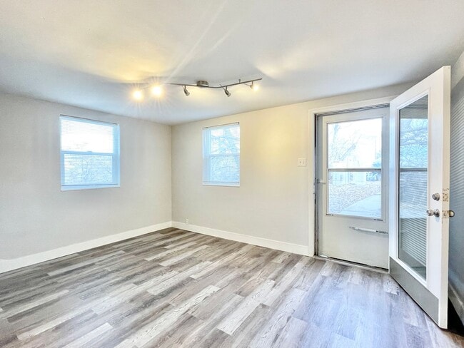 Building Photo - 415 N Main St