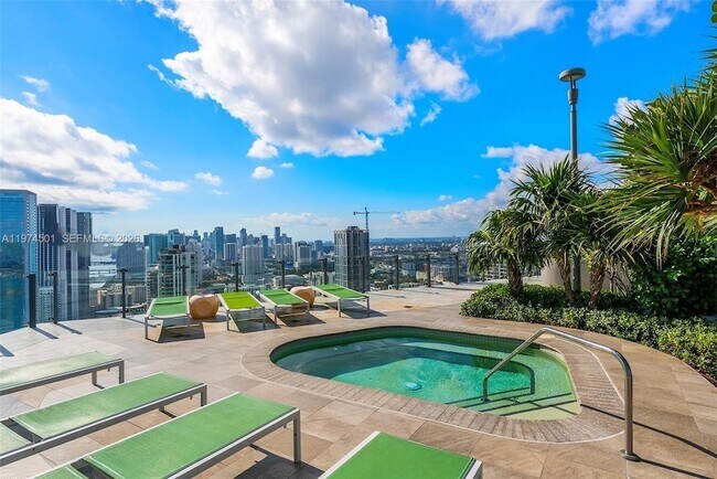 Building Photo - 501 NE 31st St