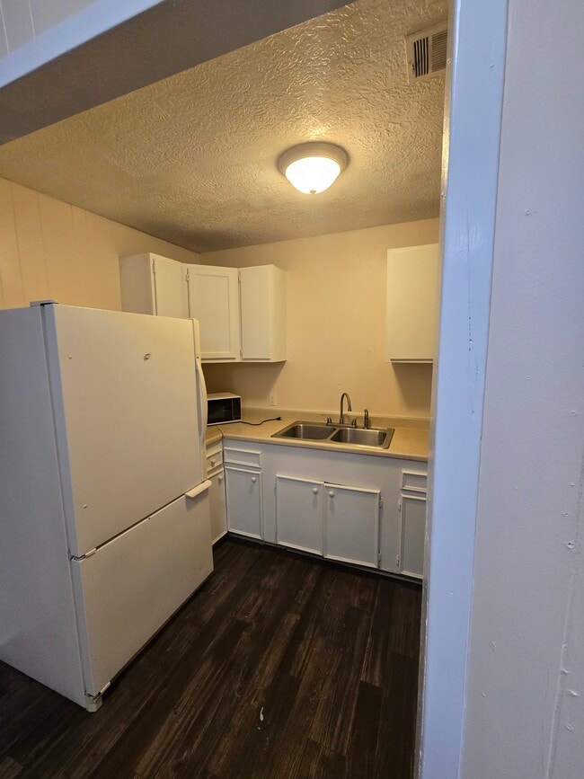 Building Photo - 619 Morrell St