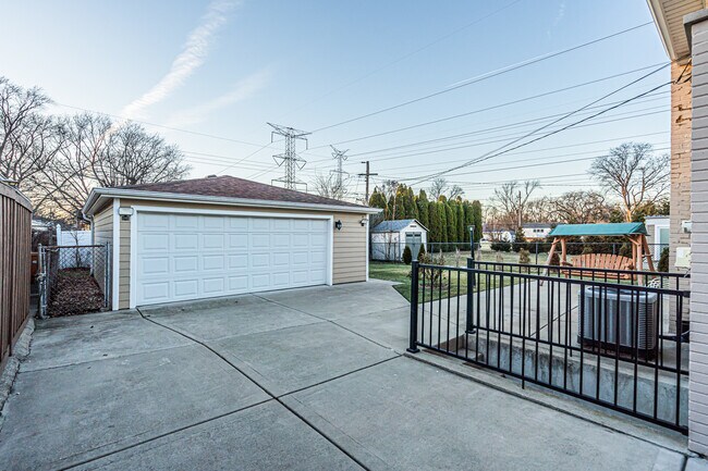 Building Photo - 9314 Menard Ave