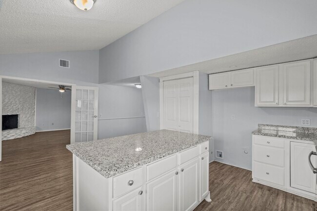 Building Photo - 228 Orange St