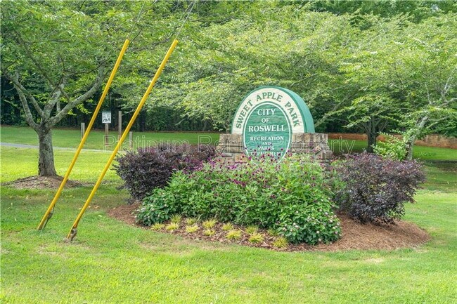 Building Photo - 11080 Crabapple Lake Dr