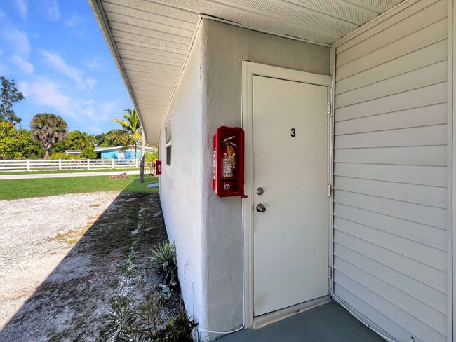 Building Photo - Coastal Comfort Meets Everyday Living – 1B...