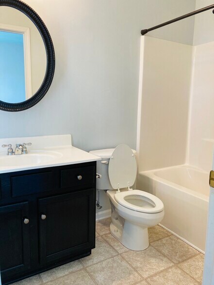 Master bathroom - 133 Kensington St