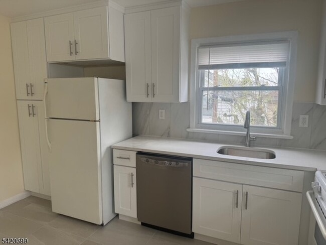 Building Photo - 14 Walnut Pkwy