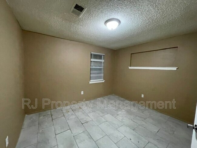 Building Photo - 1766 Cincinnati Rd