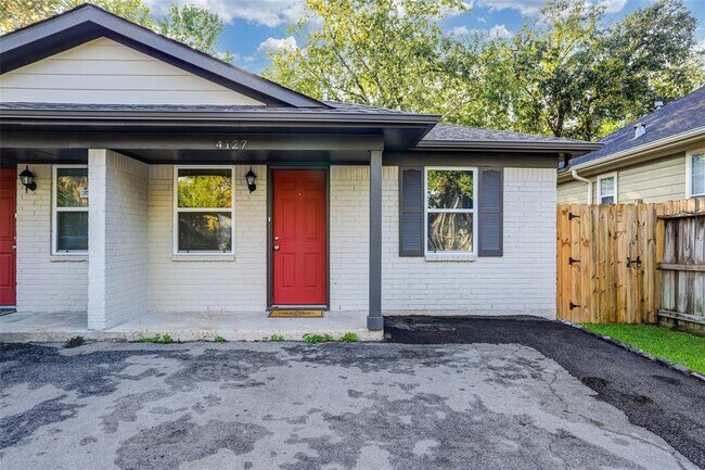Primary Photo - 4127 Delhi St