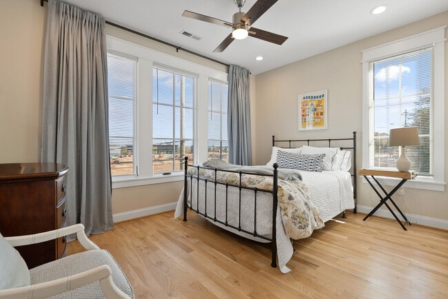 Building Photo - Bradshaw Commons