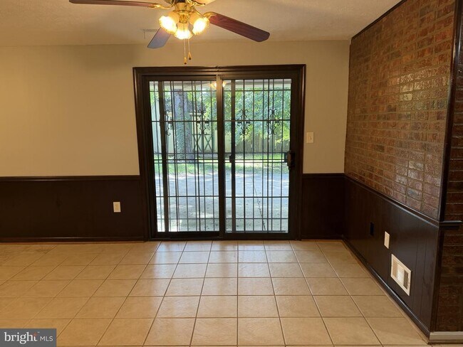Building Photo - 13100 Cabinwood Dr