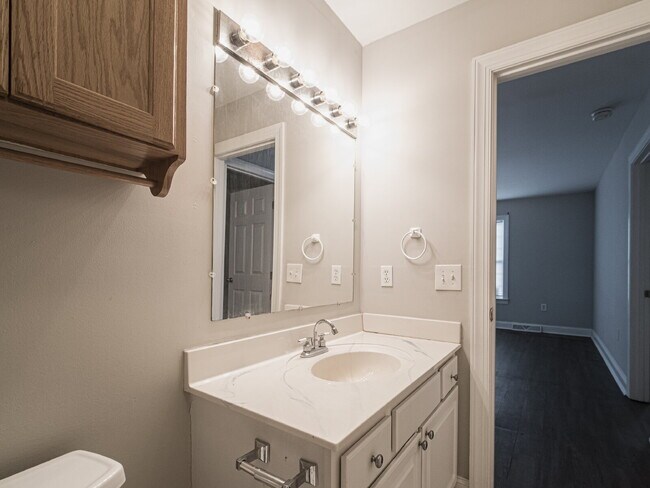 Building Photo - "Charming 3-Bedroom Retreat with 2 Full Baths in Gastonia - Your Cozy Haven Awaits!"