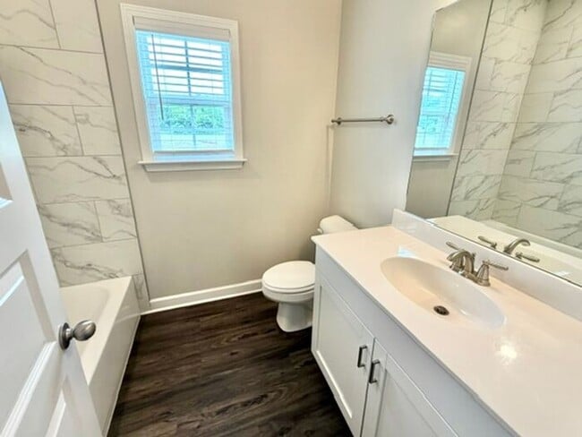 Building Photo - Now Leasing a 4-bedroom 2.5 bath home in Millington