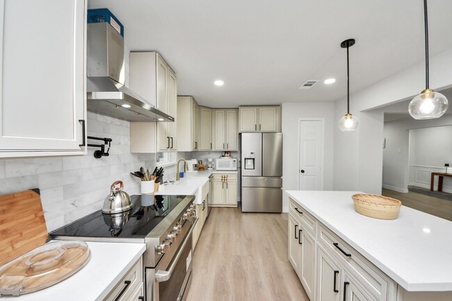 Building Photo - 10003 Briarwild Ln