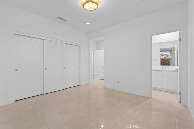 Building Photo - 35963 Bertain Dr