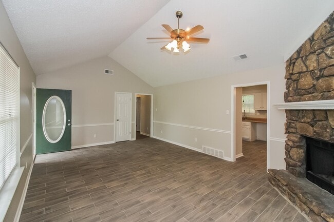 Building Photo - 6047 Cottage Hill Dr
