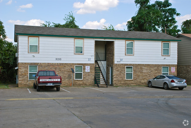 Building Photo - 3210 Balch Springs Rd