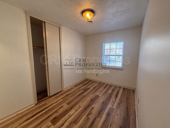 Building Photo - 1008 E Fischer St