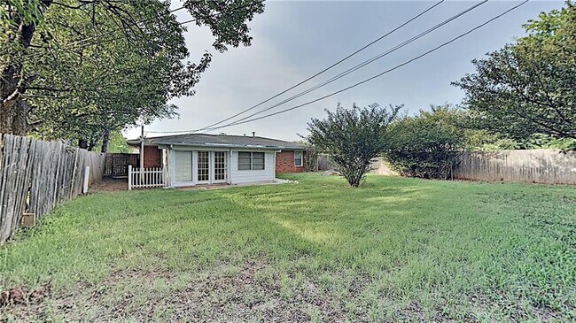 Building Photo - 2640 Manchester Dr