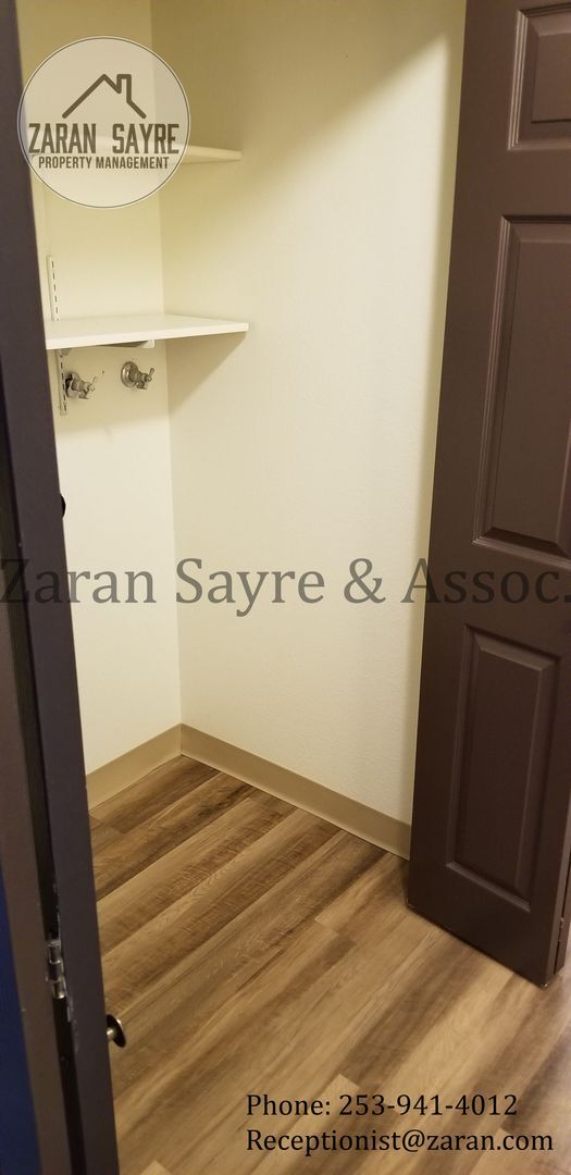 Building Photo - 757