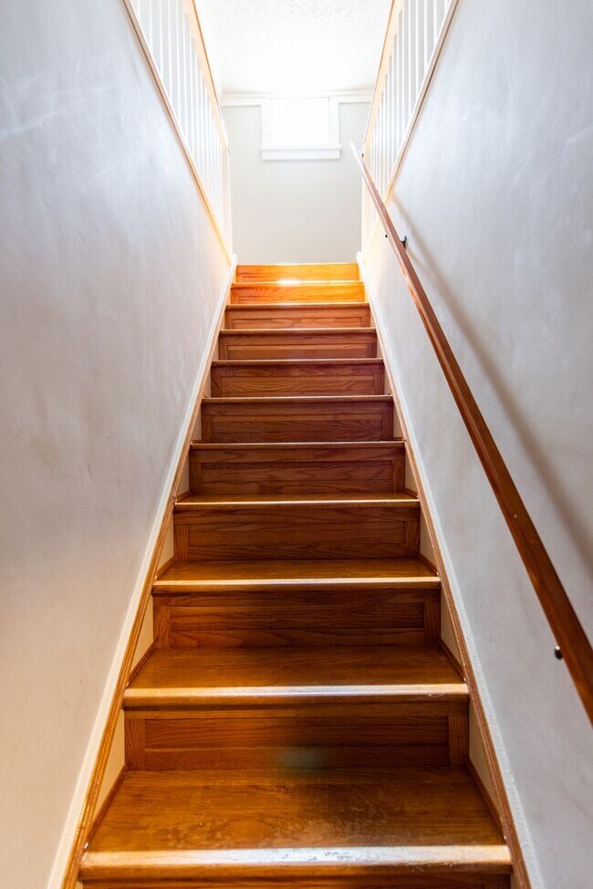 Building Photo - Charming Home in Deer Park Neighborhood