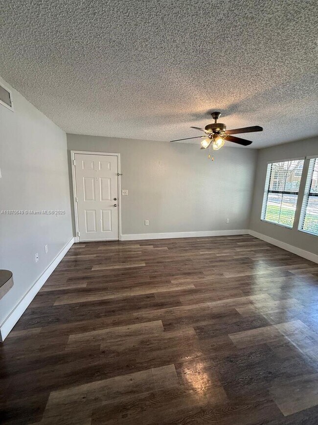 Building Photo - 15600 SW 106th Ln