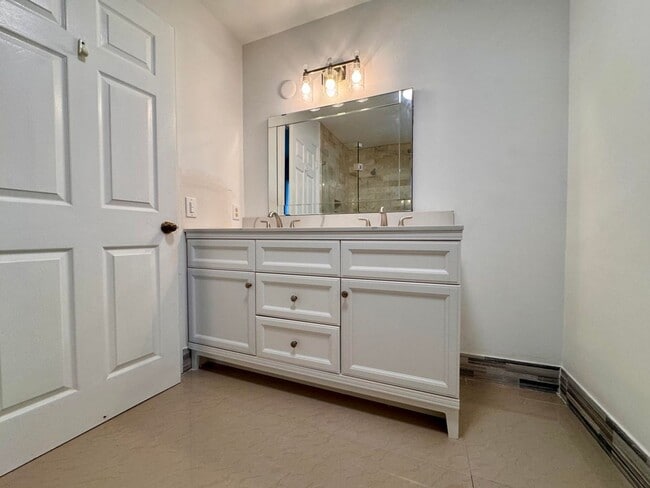 Building Photo - 1132 Hatteras Cir