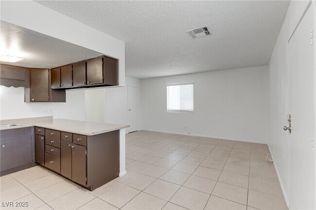 Building Photo - 805 Palo Verde Dr