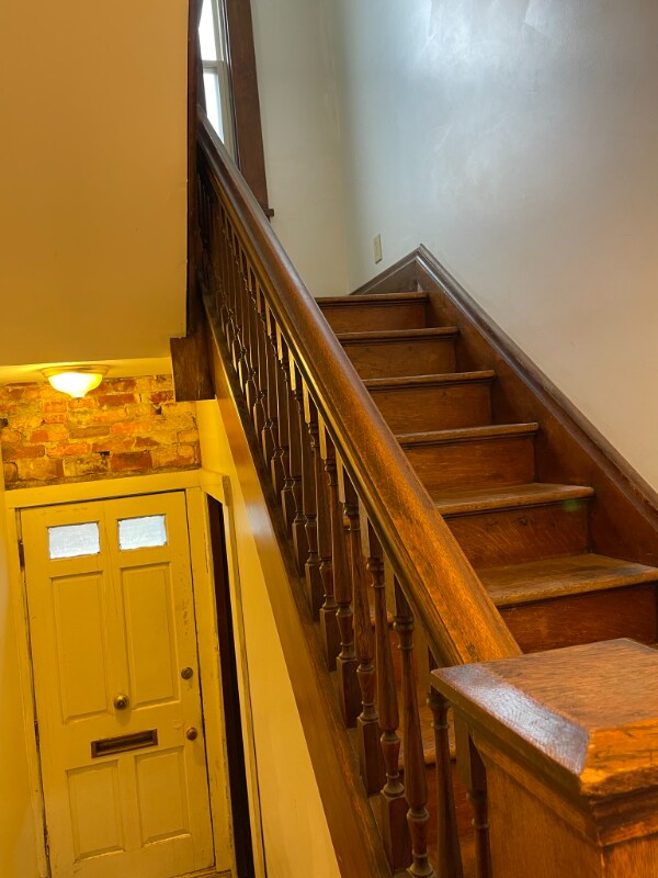 Building Photo - 462 King Ave