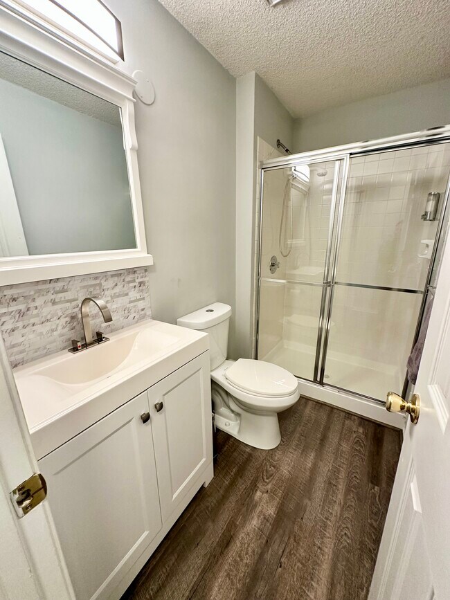 Hall Bath - 1119 Huntmaster Ter NE