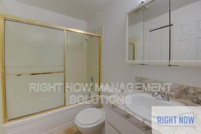 Building Photo - 2708 S Kerr St