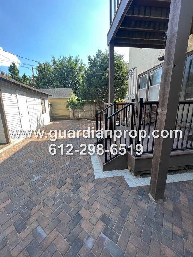 Building Photo - Fully Updated Upper Duplex for September 1, New Kitchen & Bath, Sunroom + Office Area, Private Ba...