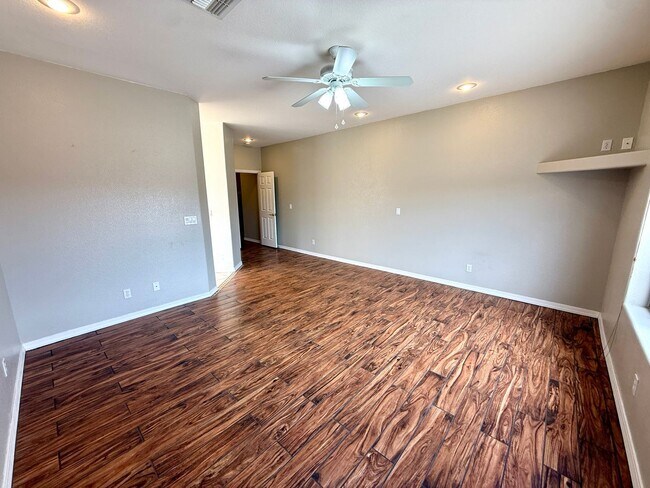 Building Photo - 2116 Roy Rogers Way