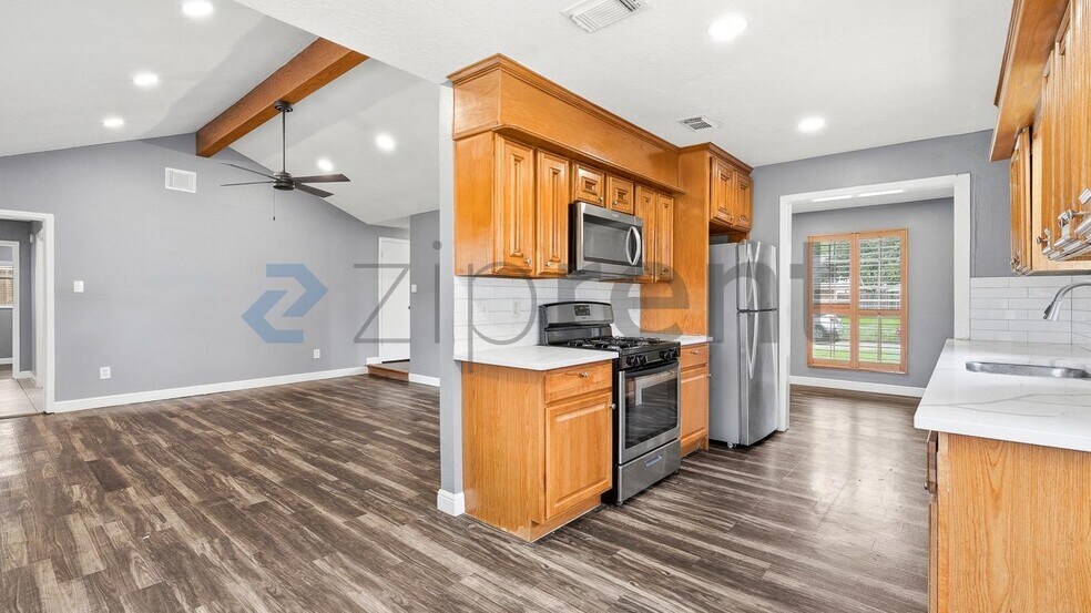 Building Photo - Unit