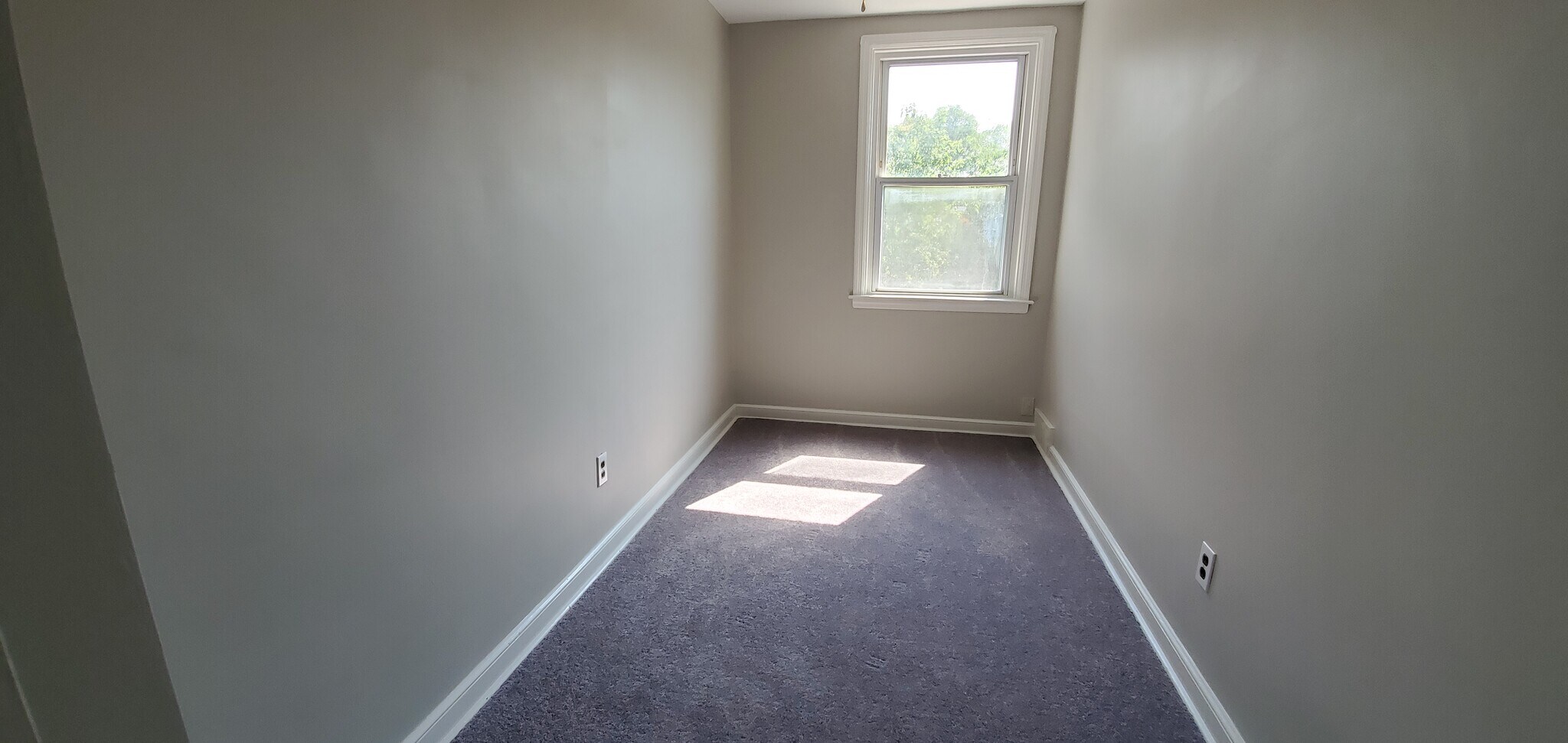 Building Photo - 717 Surrey Ln