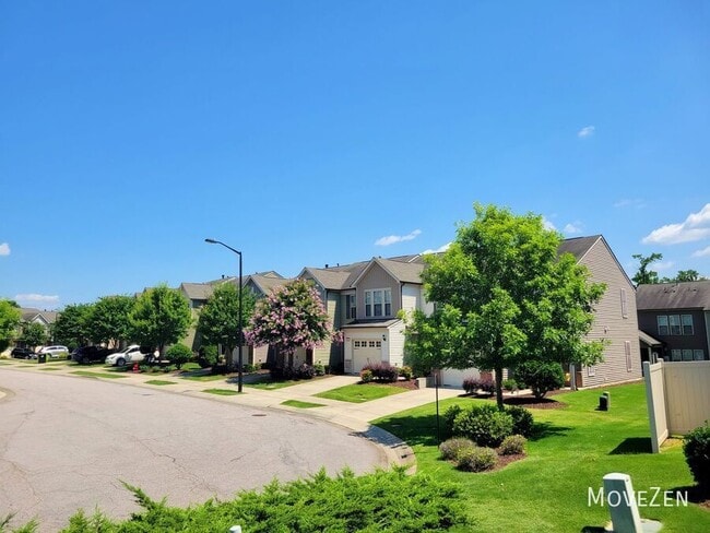 Building Photo - 104 Brier Crossings Loop