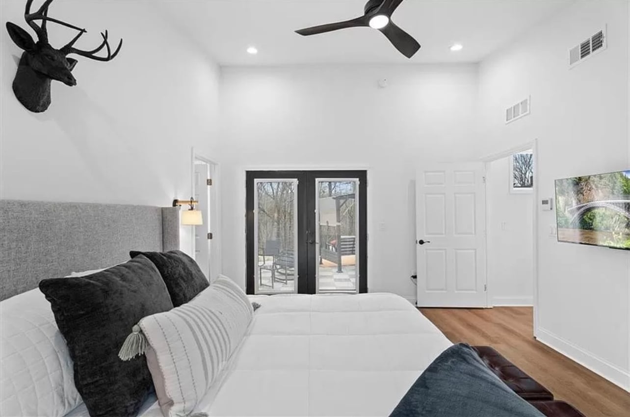 Building Photo - 22 Deer Path