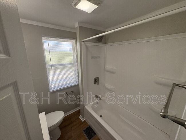 Building Photo - 3729 N Kenwood Ave