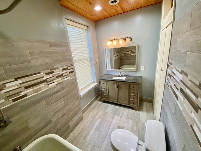 Building Photo - Stylish LowerTown Loft Living in the Heart...