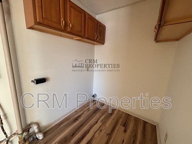 Building Photo - 1008 E Fischer St