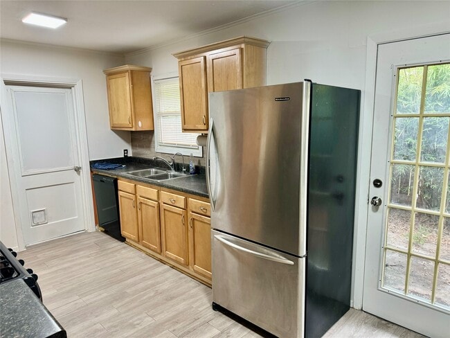 Building Photo - 3914 Ella Blvd