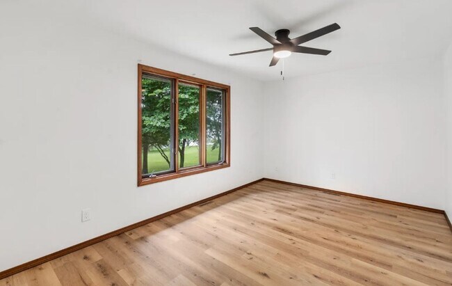 Building Photo - Lake House Rental