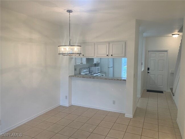 Building Photo - 10034 Poppy Hill Dr