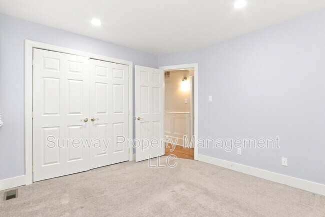 Building Photo - 342 Quaker Rd