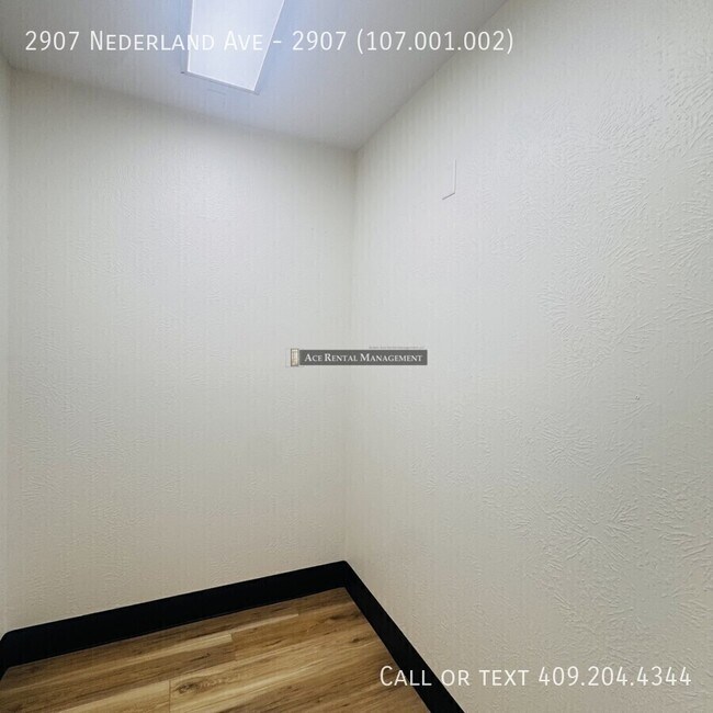 Building Photo - 2907 Nederland Ave
