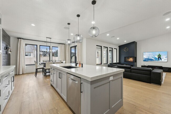 Building Photo - Stunning Single Family Home In Beautiful N...