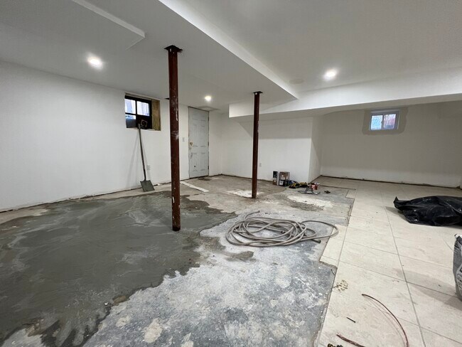 Building Photo - 324 Farrington St