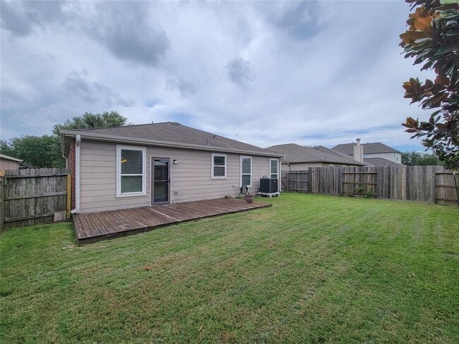 Building Photo - 1610 Pointe Leone