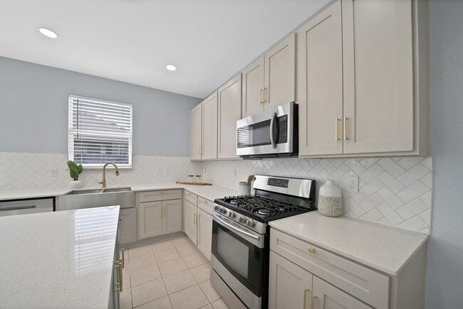 Building Photo - 137 Heritage Dr